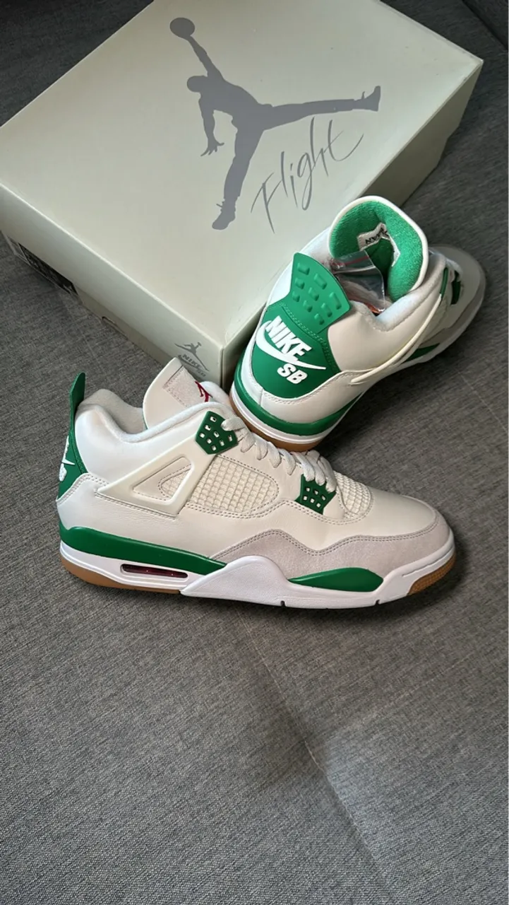 Air Jordan 4 Retro SB Pine Green