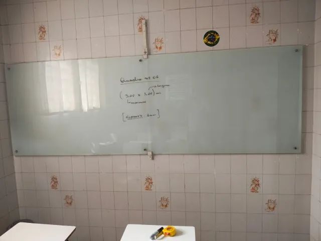 Quadro escolar de vidro com fundo branco (grande)