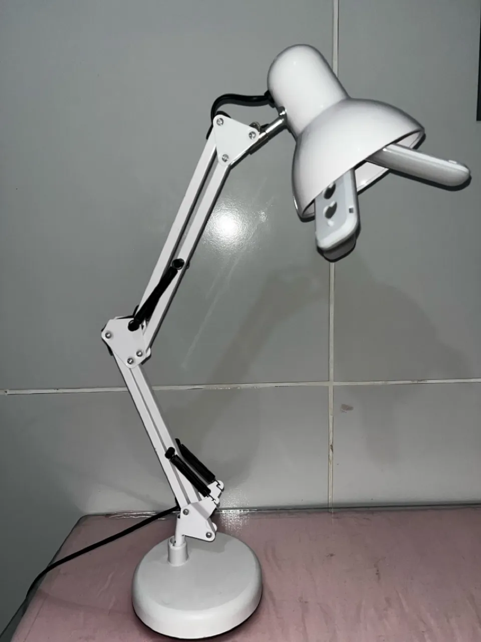 Luminária de Mesa Articulável Branca