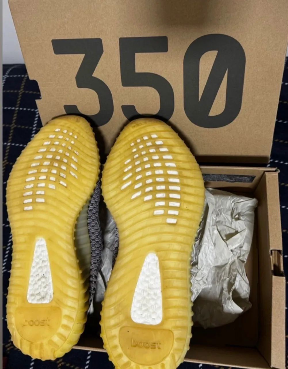 YEEZY 350v2 - tamanho 40 - Foto 2