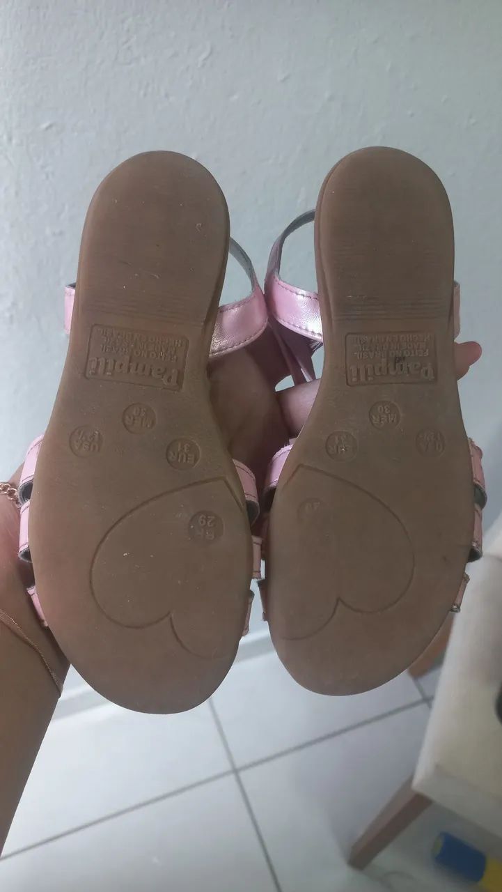 Sandálias infantis rosa Pé com Pé