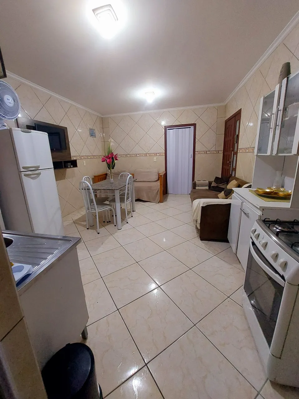 Casas totalmente mobiladas cada uma com numeros de pessoas específicas para alojar-las...