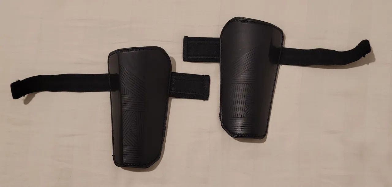 Chuteira futsal infantil Penalty NOVA 36 + Par de caneleiras kipsta (Decathlon) - Foto 2