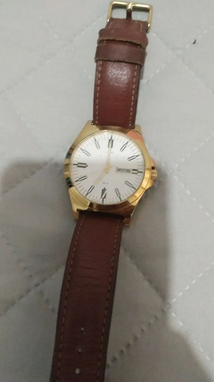 Relógio Dourado com Pulseira de Couro Marrom - Foto 2