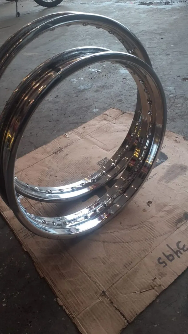 Rodas de Moto Cromadas - Design Moderno