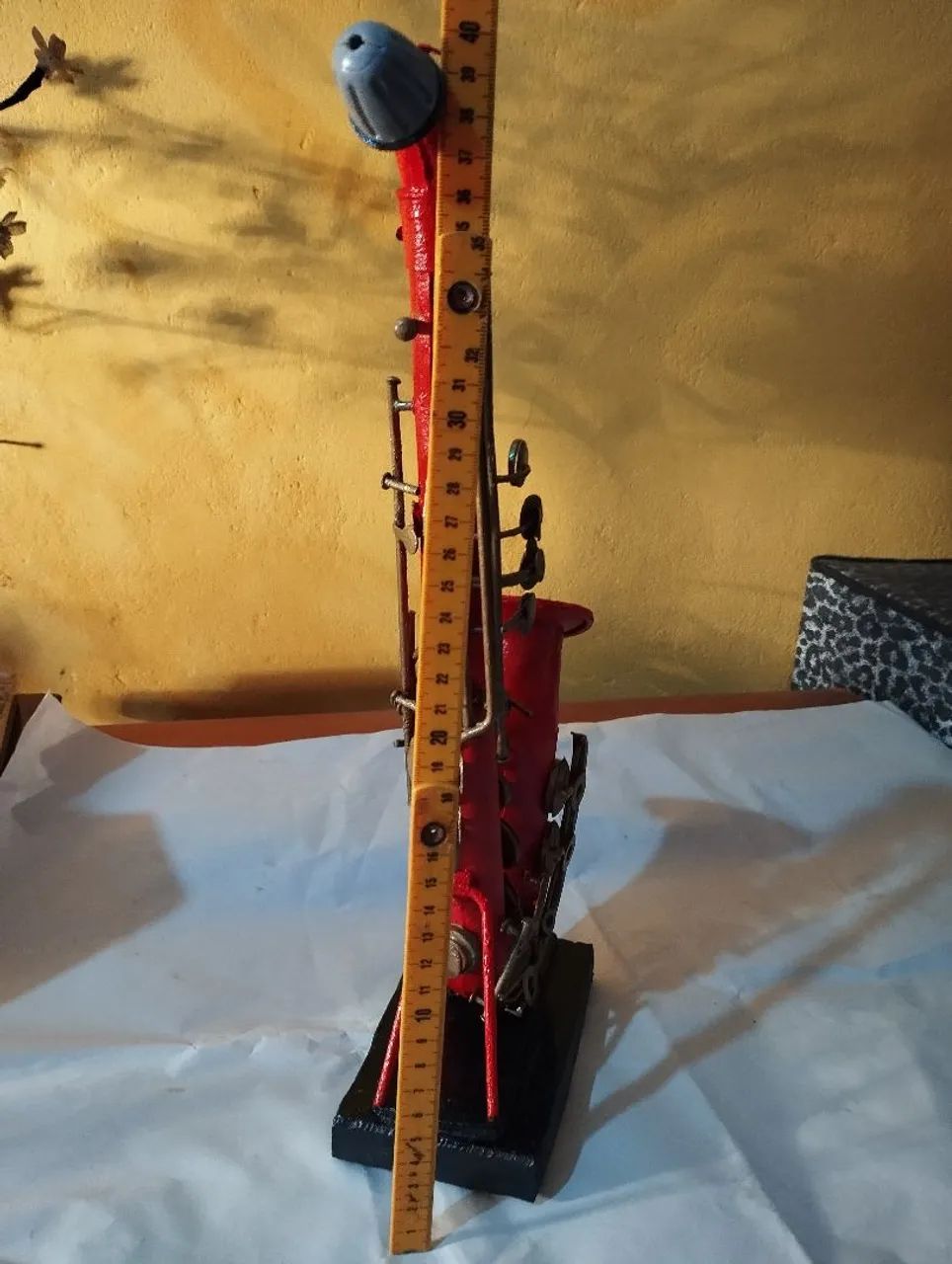 Saxofone Decorativo Vermelho com base em granito  - Foto 3