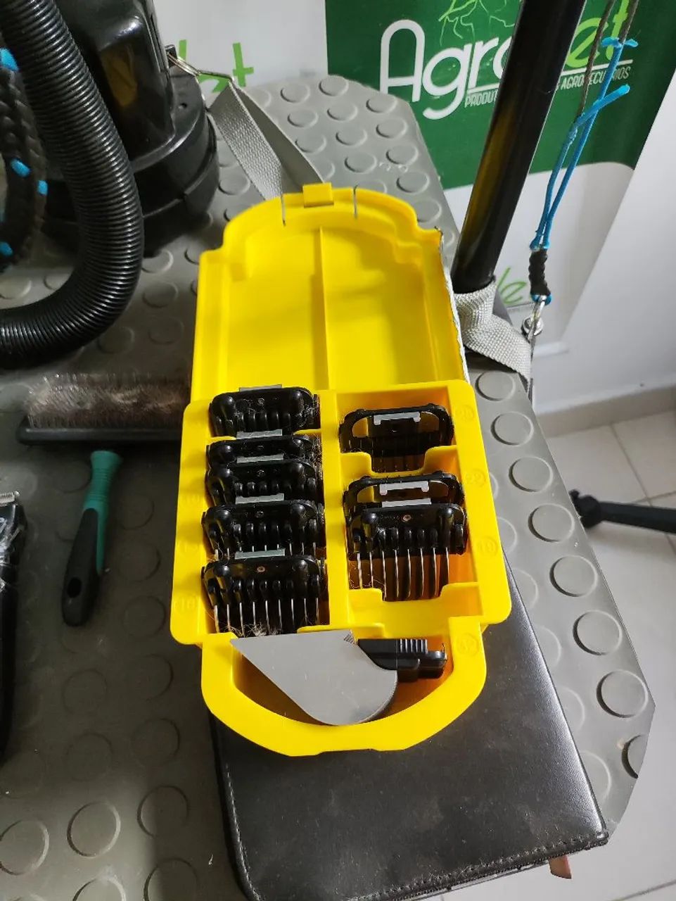 Máquina de tosa, tesouras de tosa, soprador, secador, gaiola, mesa. Banho e tosa completo. - Foto 5