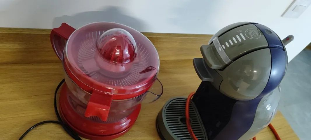 Cafeteira Dolce Gusto Genius plus e espremedor de laranja/limao mondial (leia a descricao)