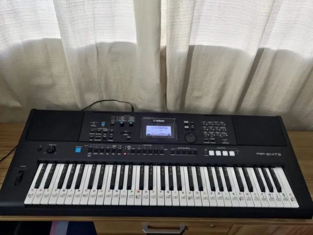 Teclado Yamaha PSR-E473 - Semi Novo / Zerado / Impecável