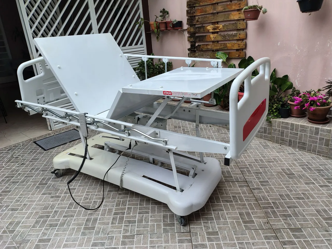 Cama hospitalar elétrica faz todos movimentos entrego
