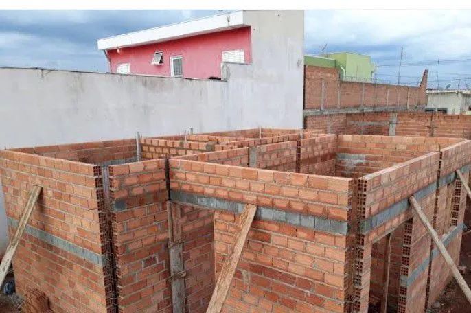 Pedreiro em construção civil em acabamentos e reforma em geral 