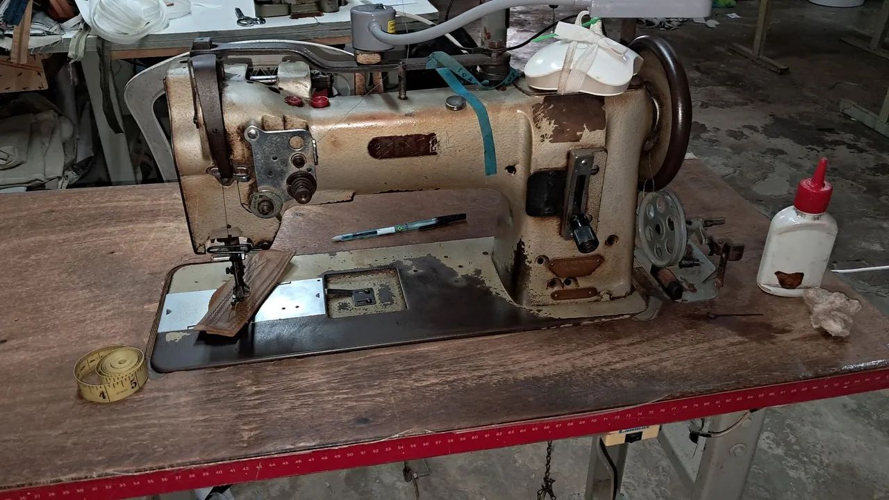 Máquina de costura industrial