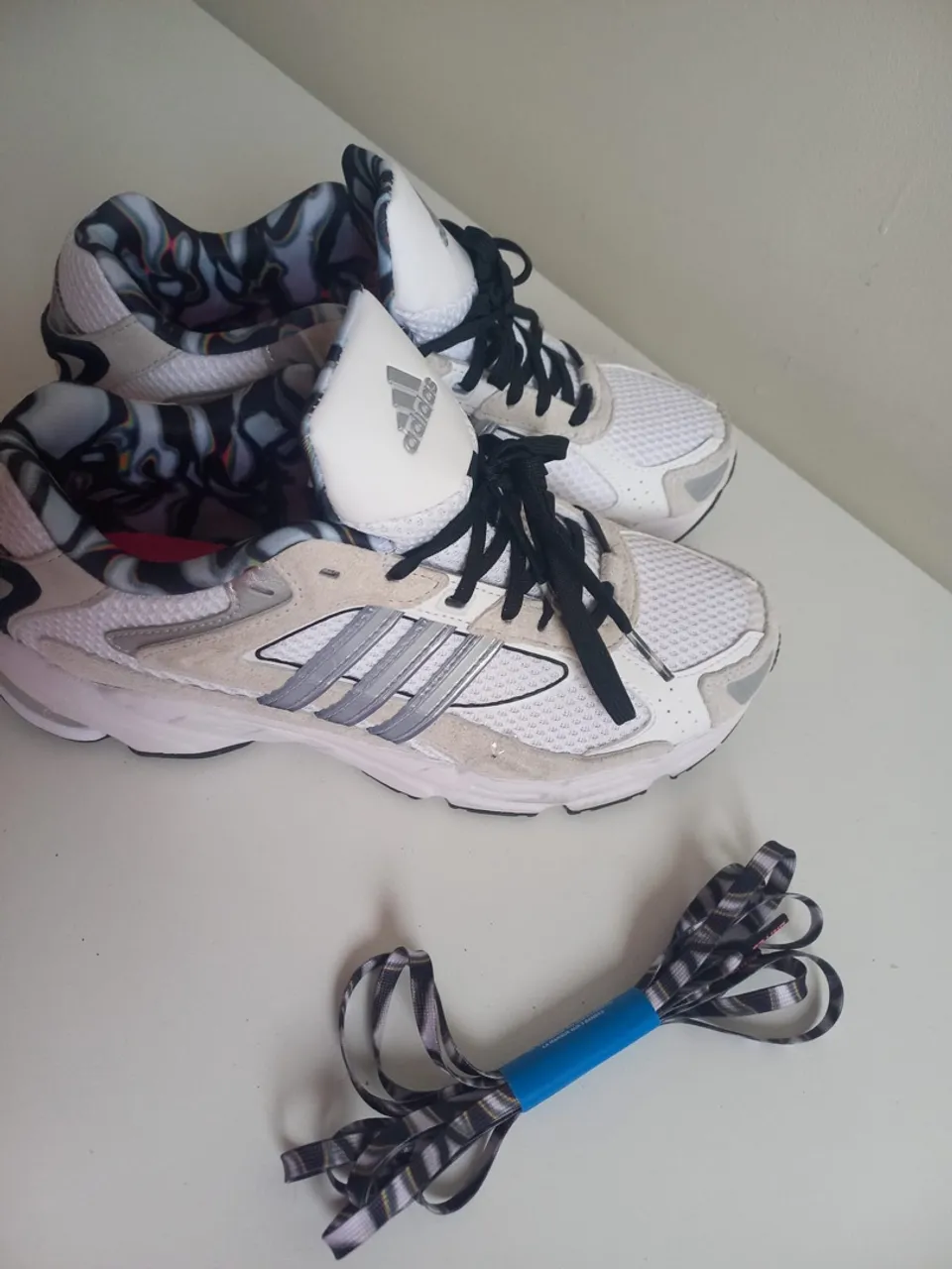 Tênis Adidas Branco com Detalhes