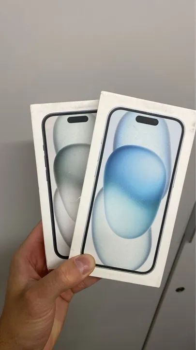 iPhone 15 novo azul e preto