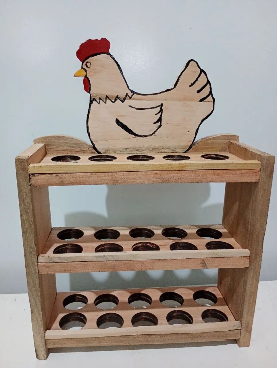 Porta Ovos Decorativo de Madeira com Galinha - Foto 4