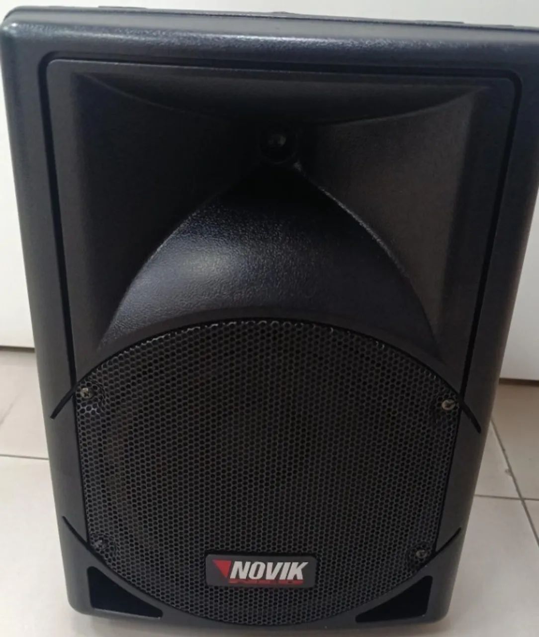 Caixa ativa Novik Evo 100A Two-Way Amplified Speaker Bluetooth 100Wrms.