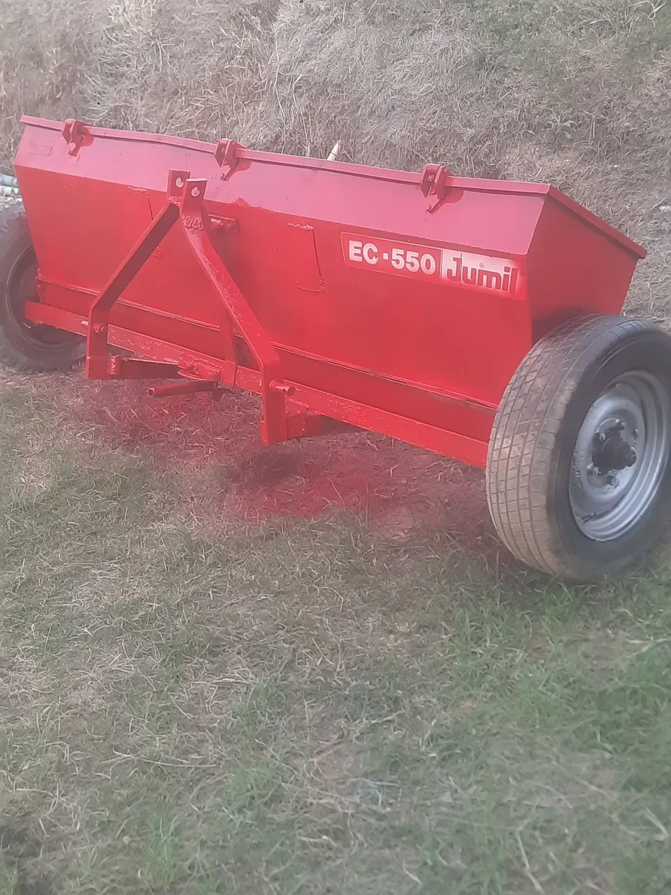 Distribuidor de Adubo Jumil EC-550 Usado