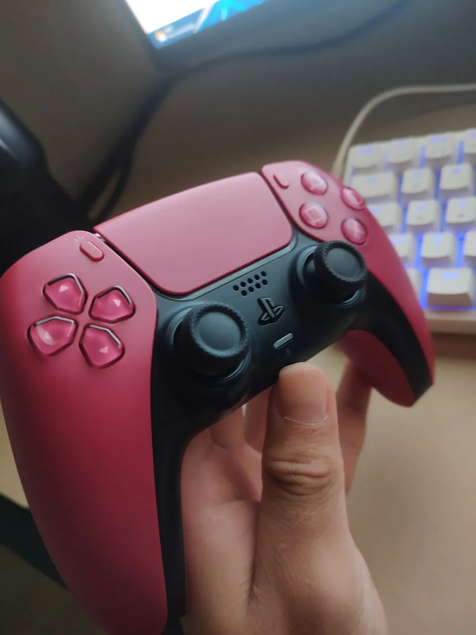 Controle DualSense Cosmic Red usado em excelente estado