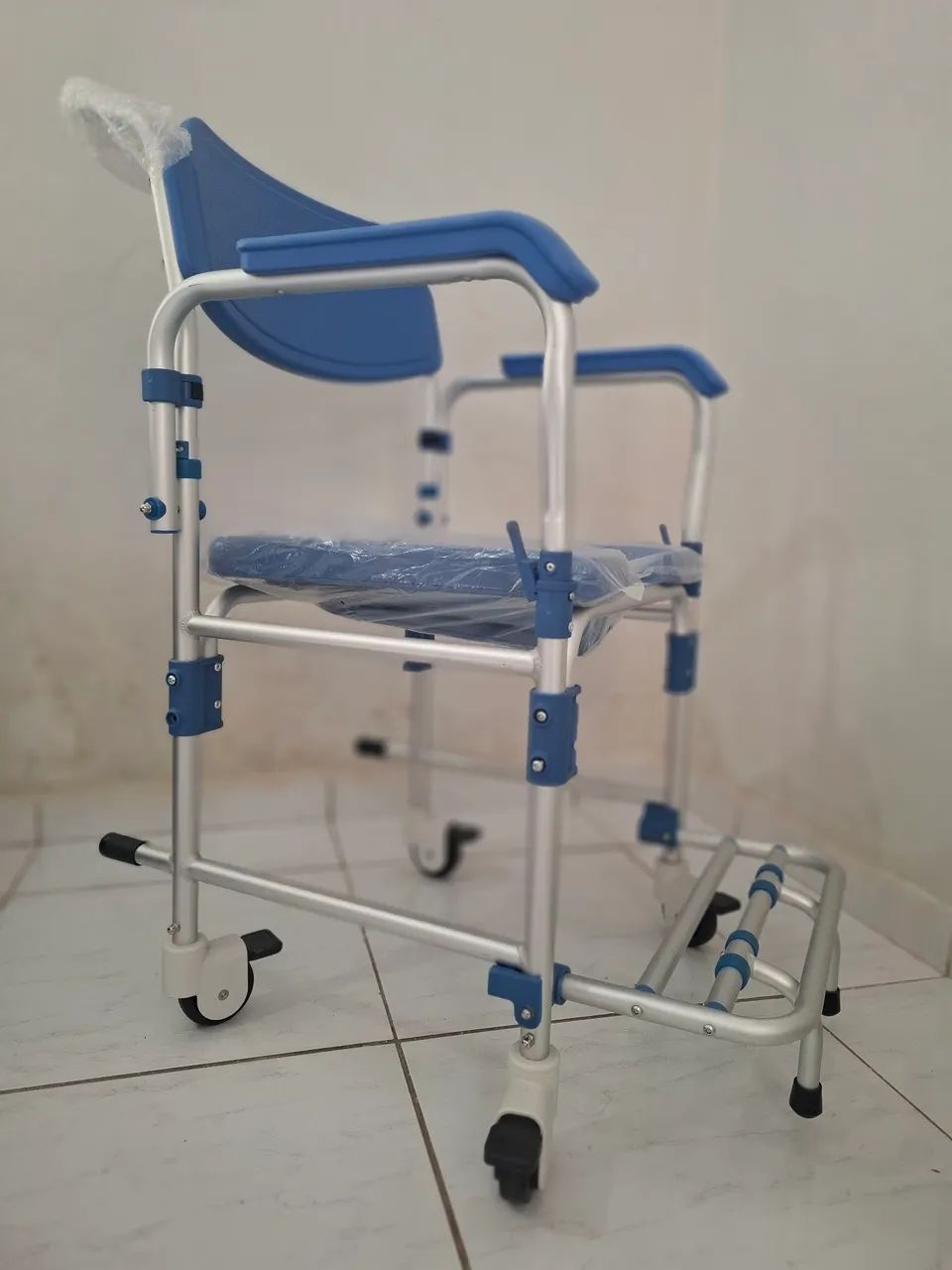 Cadeira de Banho com Rodas - Nova - Foto 2