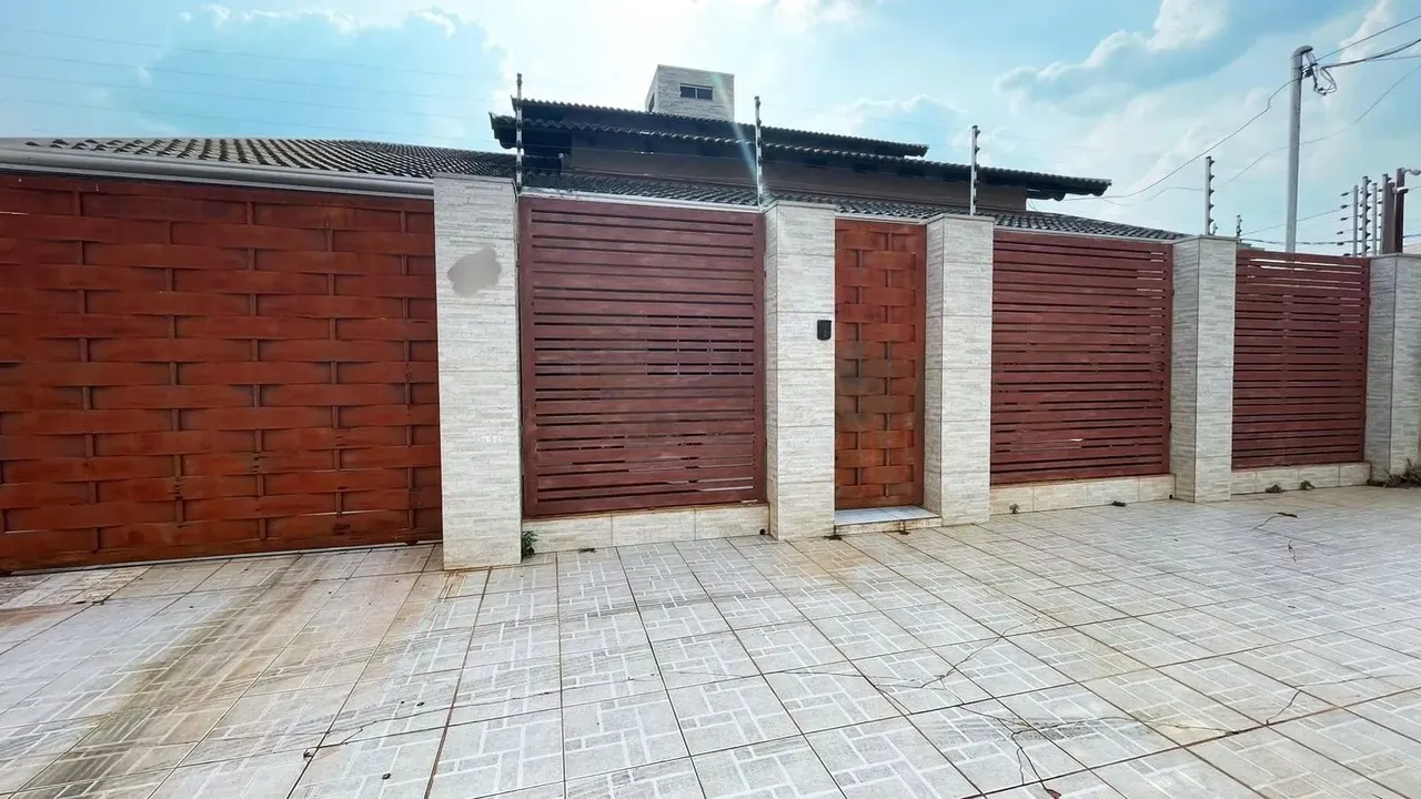 Casa à Venda no Centro de Várzea Grande MT
