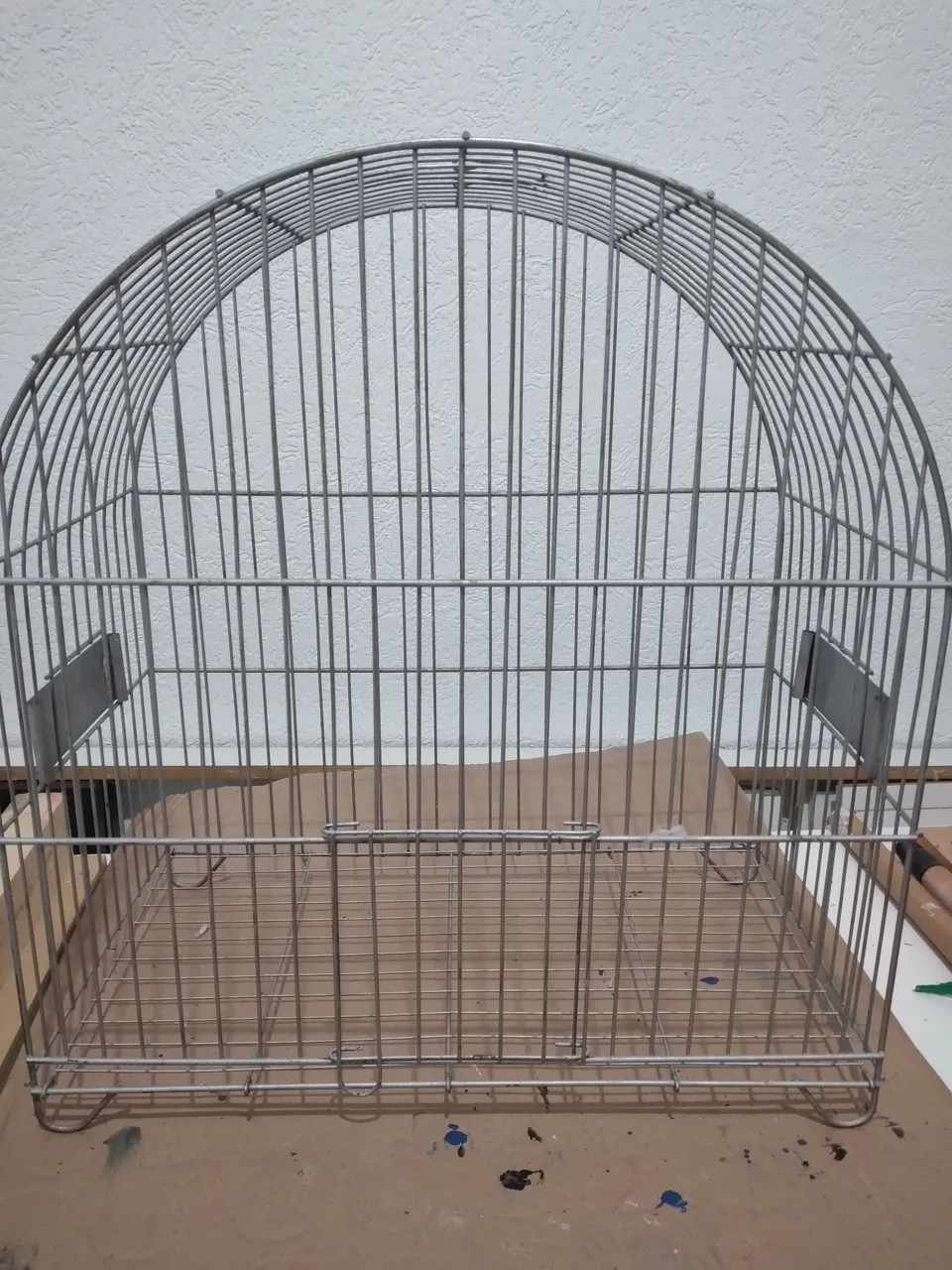Gaiola de metal para pássaros