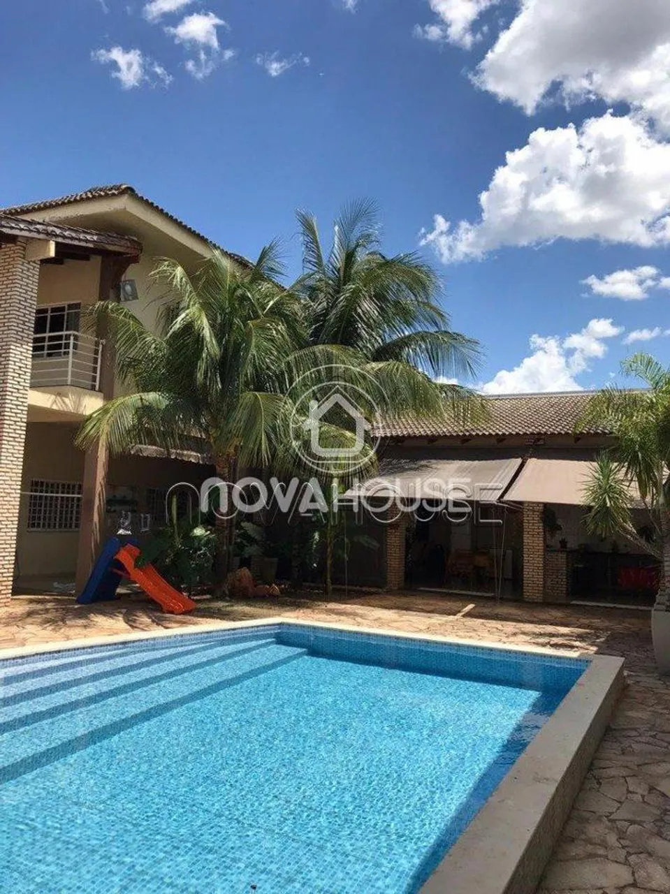 LINDO QUINTAL COM PISCINA
