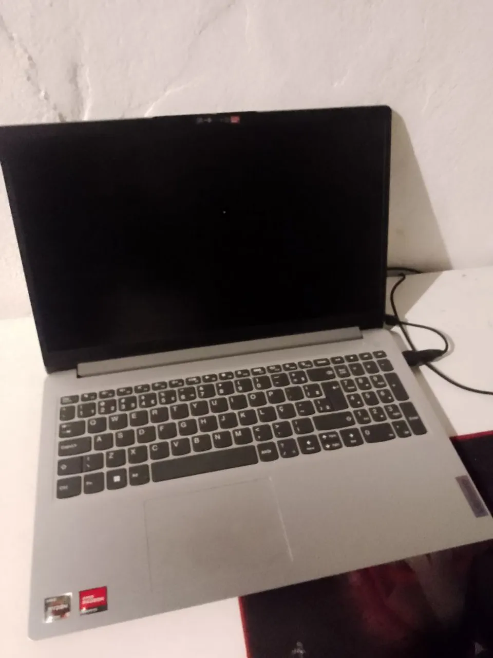 Notebook Lenovo com Processador AMD