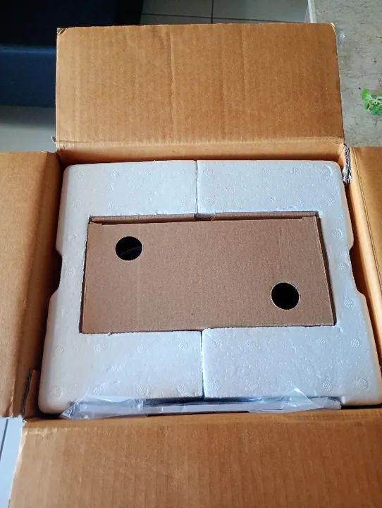 Par de Monitores de Referência Yamaha HS5 seminovos   - Foto 4