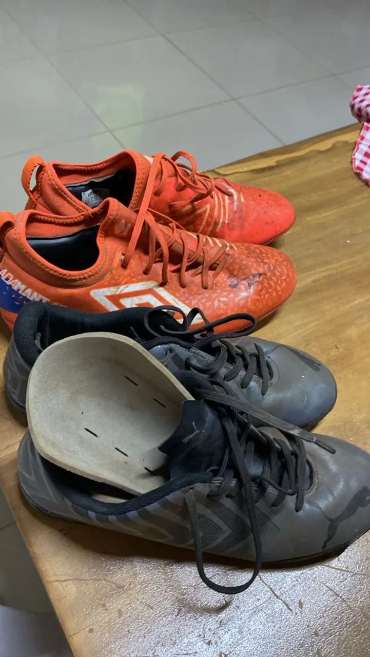 Chuteiras de Futebol - Umbro e Puma