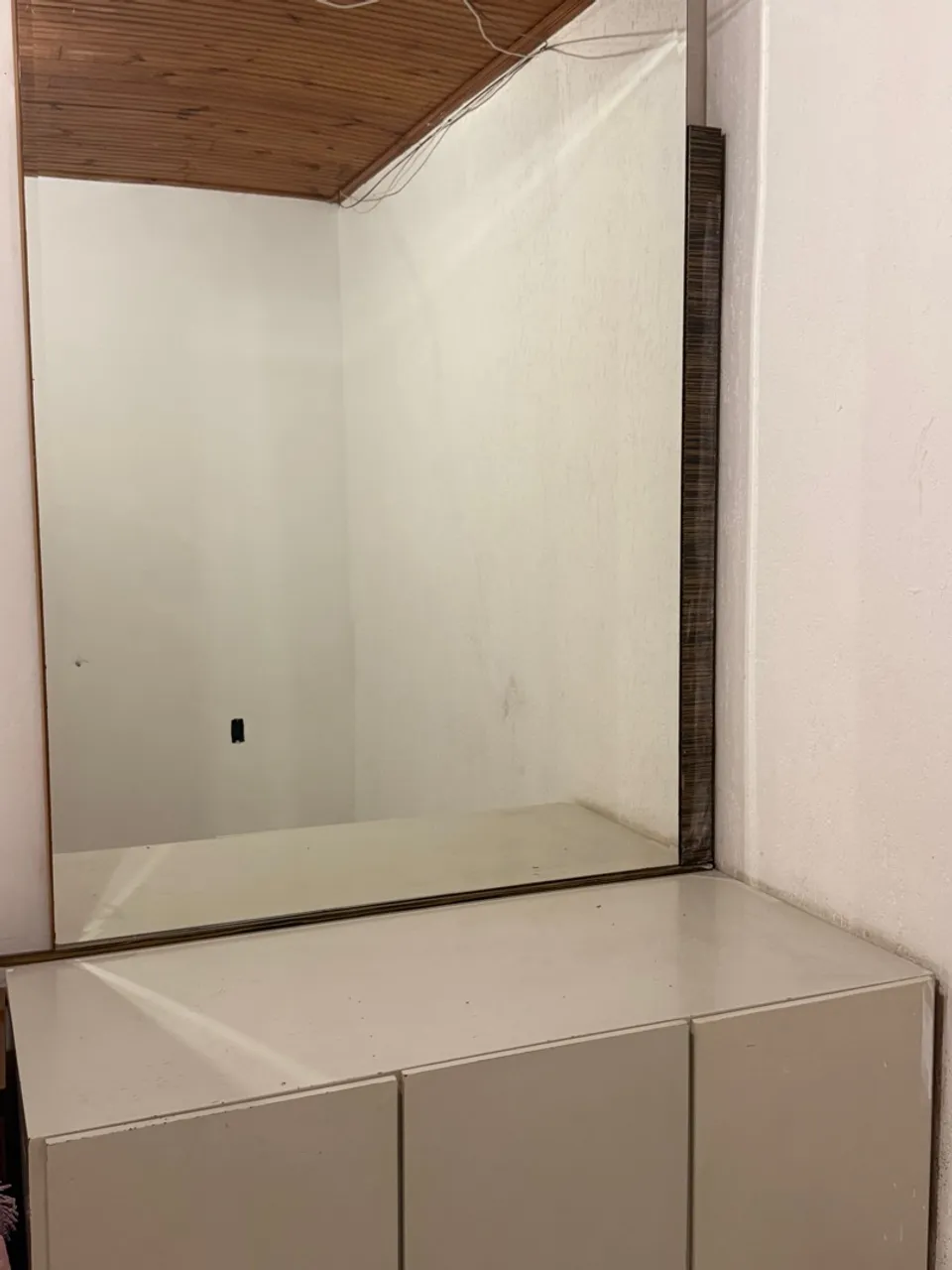 Espelho com balcão para organização