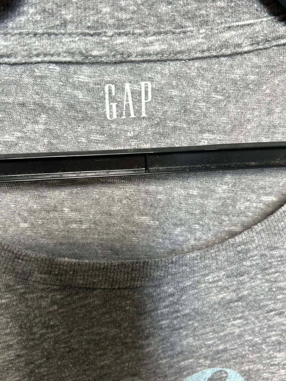 Camiseta GAP cinza- Conforto e Estilo! - Foto 2
