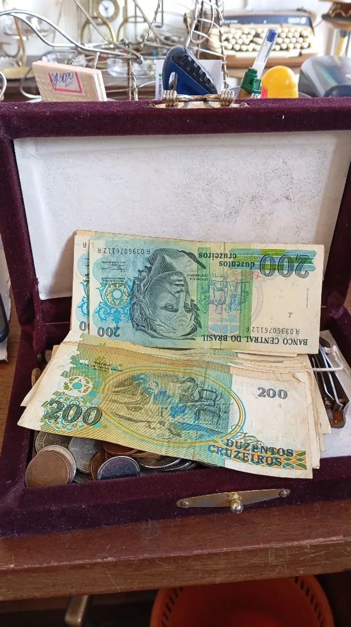 100 cédulas de duzentos cruzeiros em ótimo estado de conservação. Para colecionador.