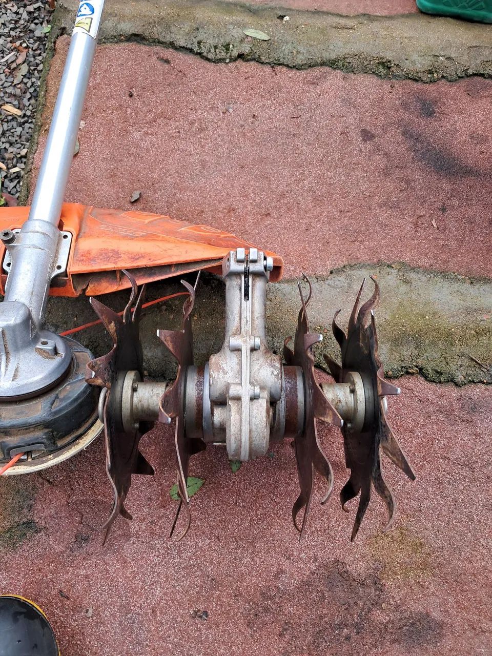 Enxada Rotativa para Roçadeira stil 120  - Foto 3