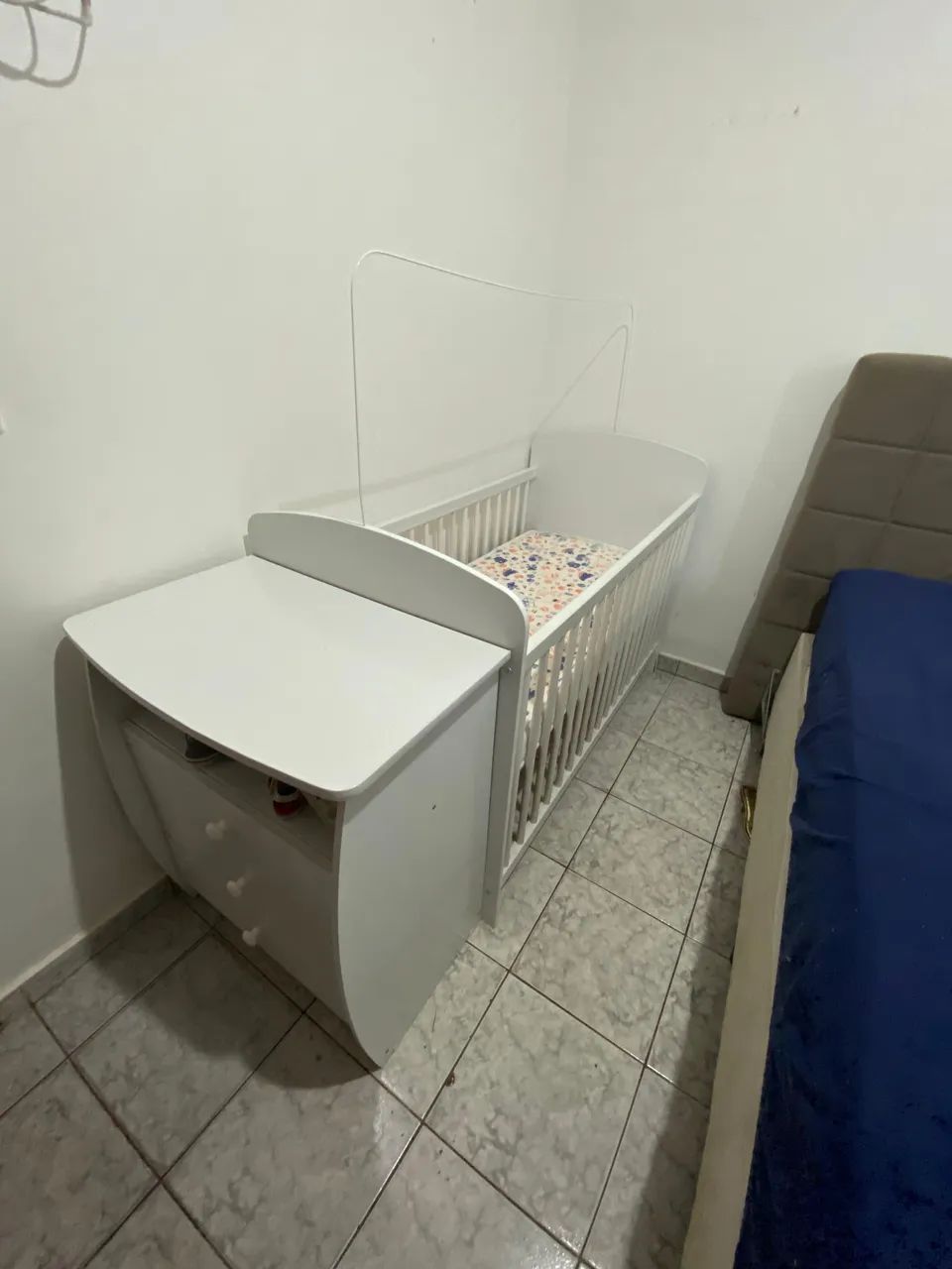 Berço com cômoda e colchão 