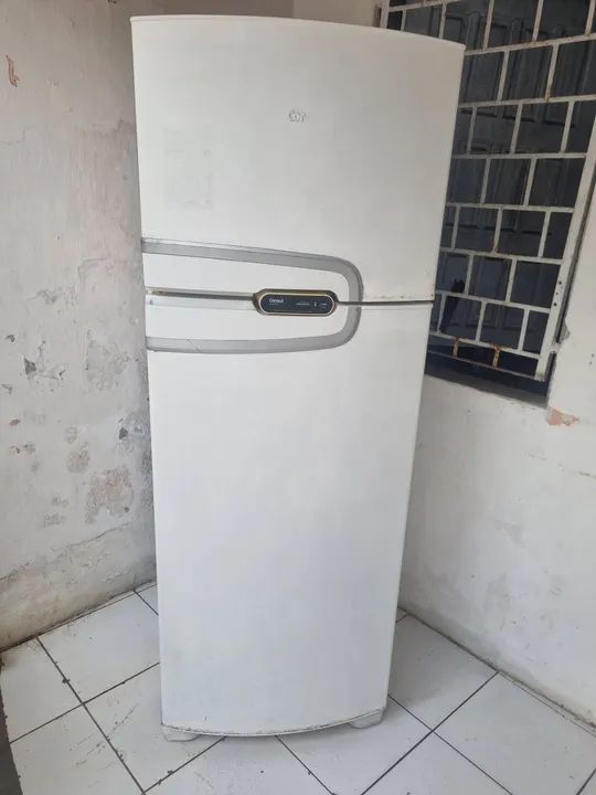 Vende se uma Geladeira Cônsul Frost free 