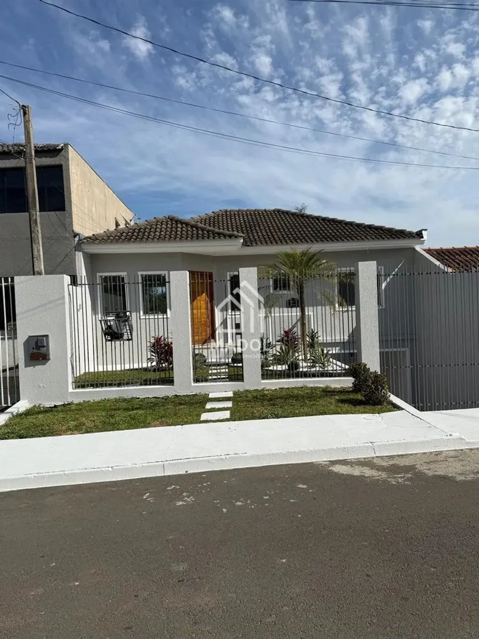 Casa à Venda em Contorno, Ponta Grossa - PR
