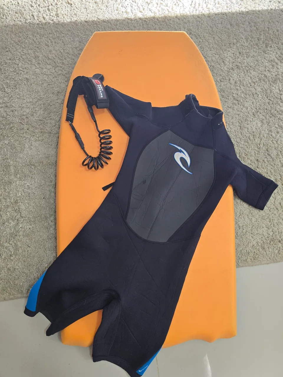 Prancha de Bodyboard Genesis 39? + Strap + Short John Rip Curl
