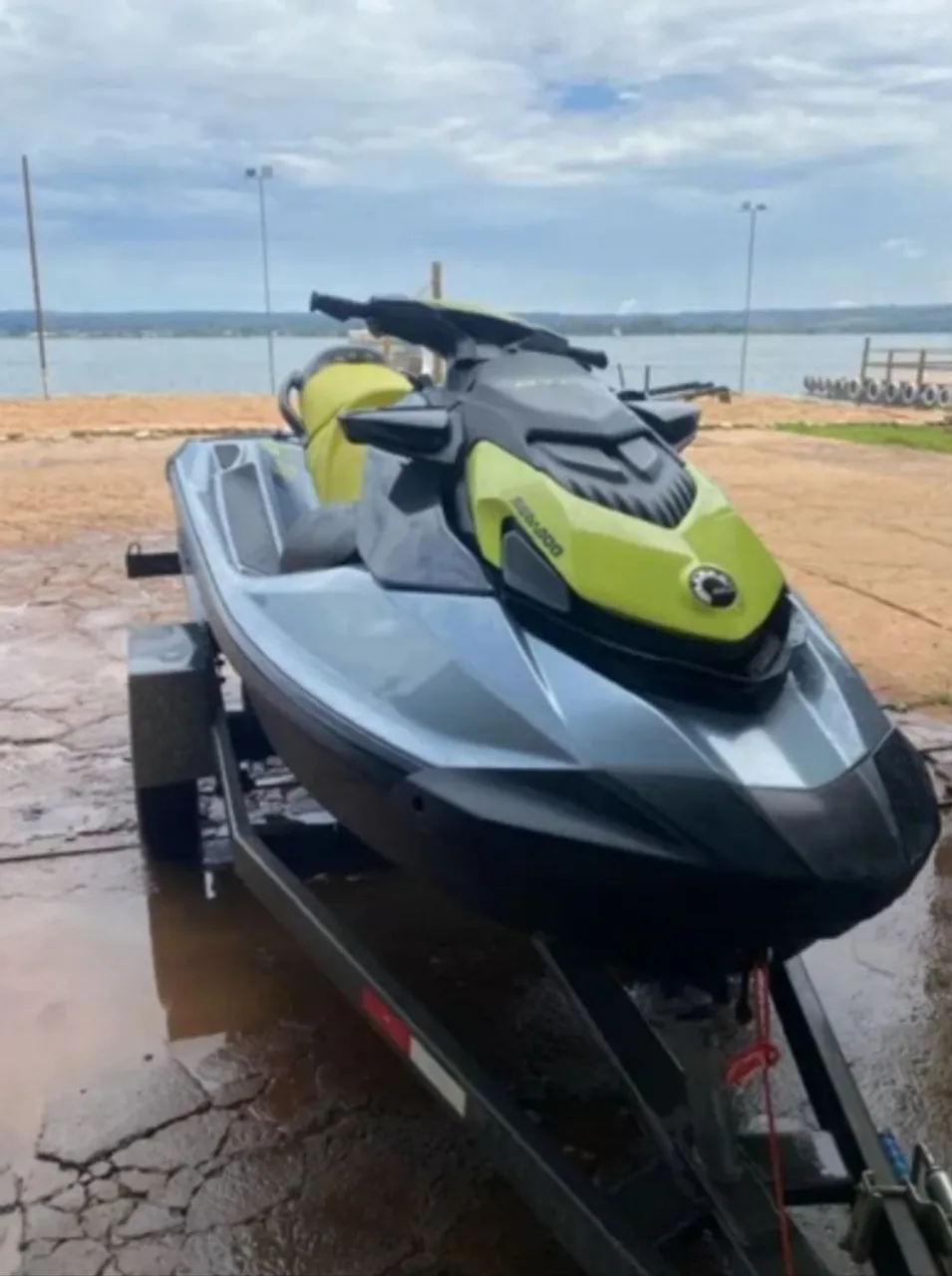 Jet Ski Sea-Doo GTI 130 com Som, 3 pessoas