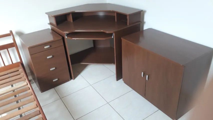 Escrivaninha  de canto com 02 modulos semi novo