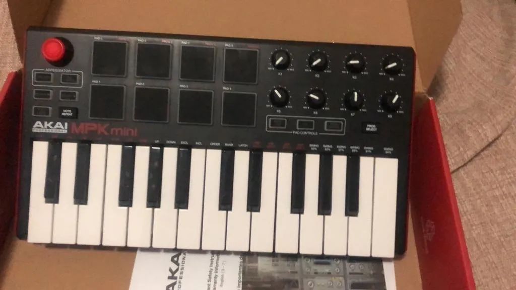 Akai MPK Mini - Teclado e controlador de pads - Foto 2