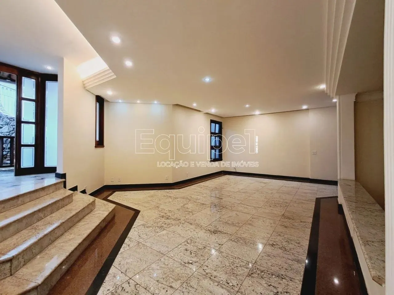 Casa para alugar, 4 quartos, 420m² de área no São Bento