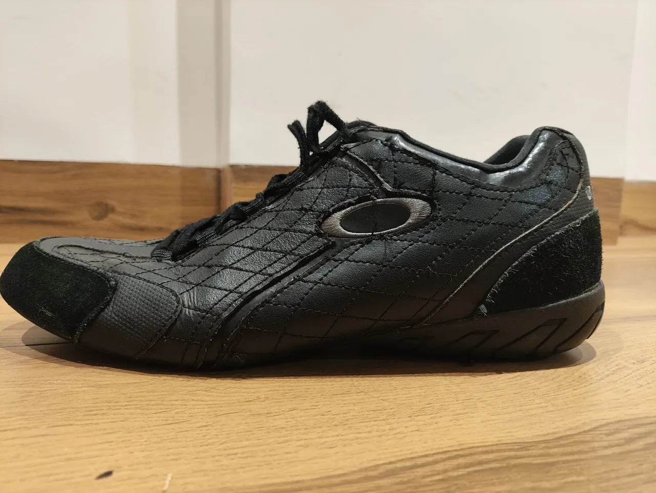 Tênis Oakley de couro, Esportivo Preto