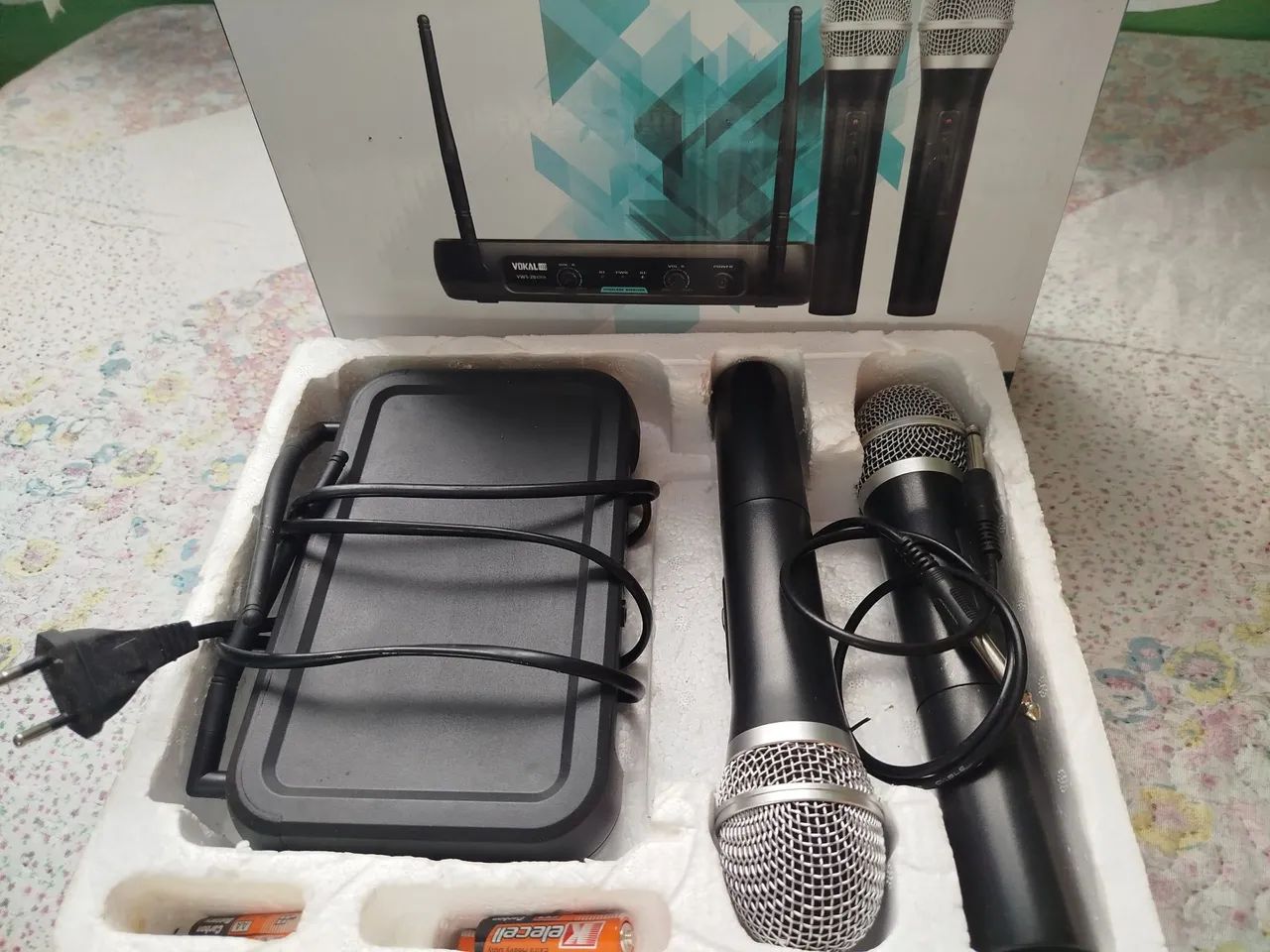 Microfone semi-novo usado apenas duas vezes