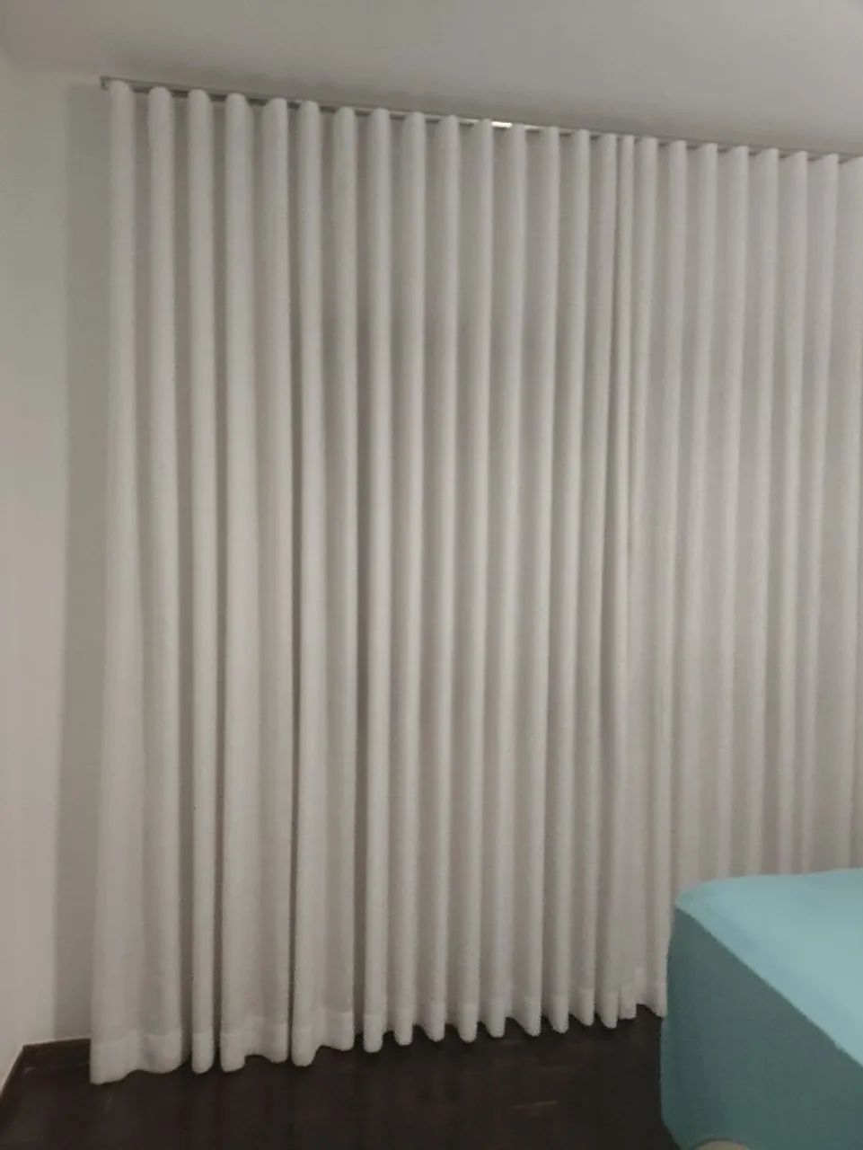 Cortinas de tecido branca com forro em linho e trilho suíço  - Foto 4