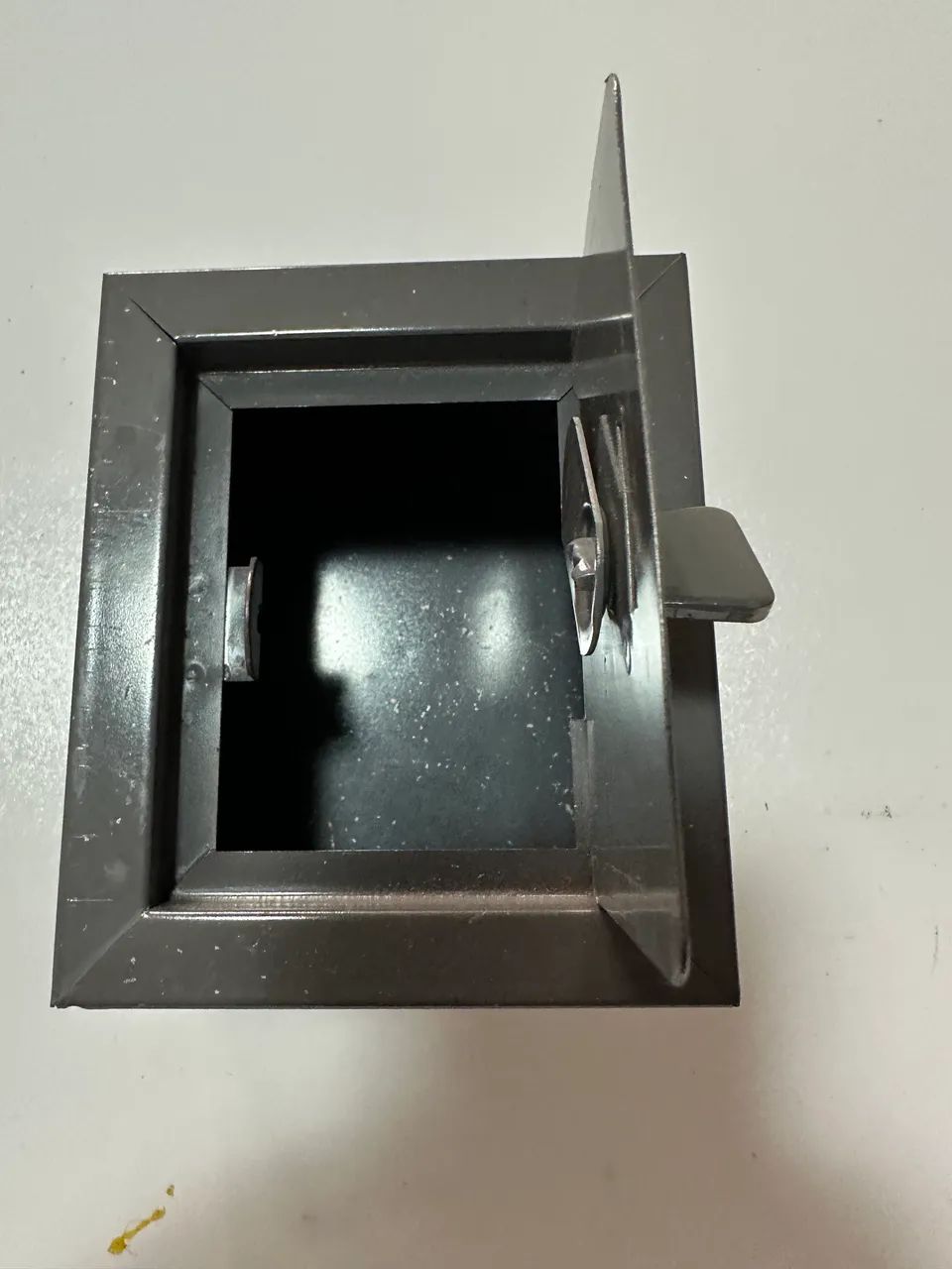 Cofre pequeno metal com pintura esmaltada  - Foto 2