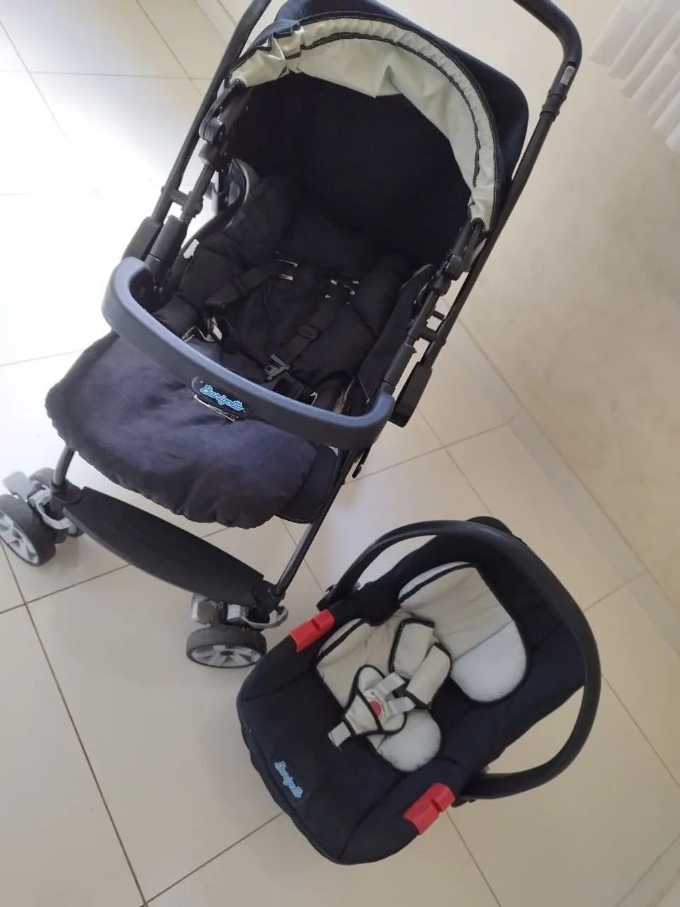 Carrinho de Bebê Burigotto + Bebê Conforto