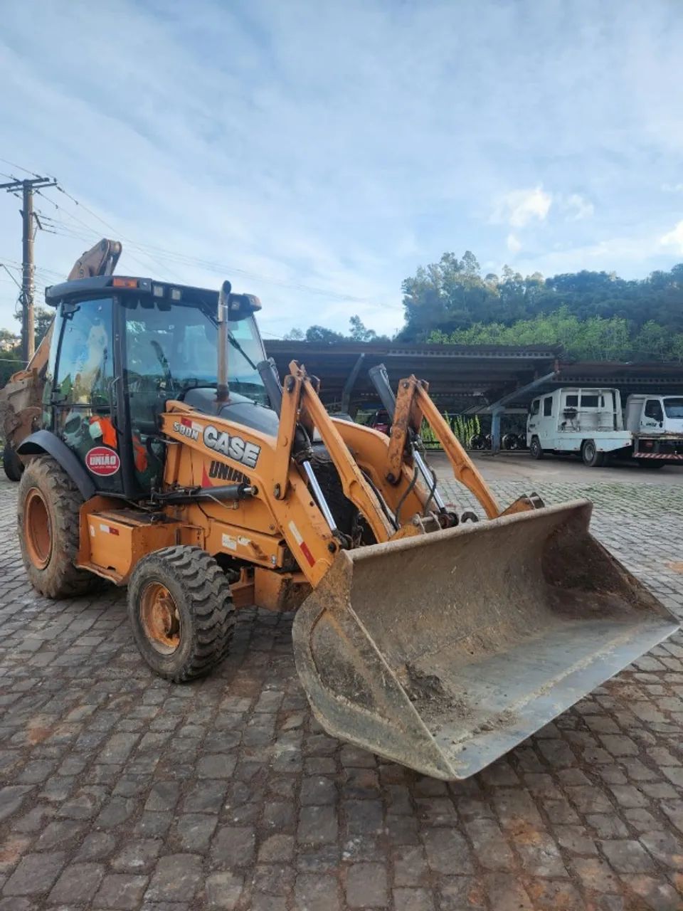 Retroescavadeira Case 580N gabinada - ano 2013 - 4x4  - Foto 2