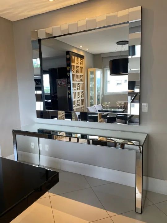 Aparador com espelho