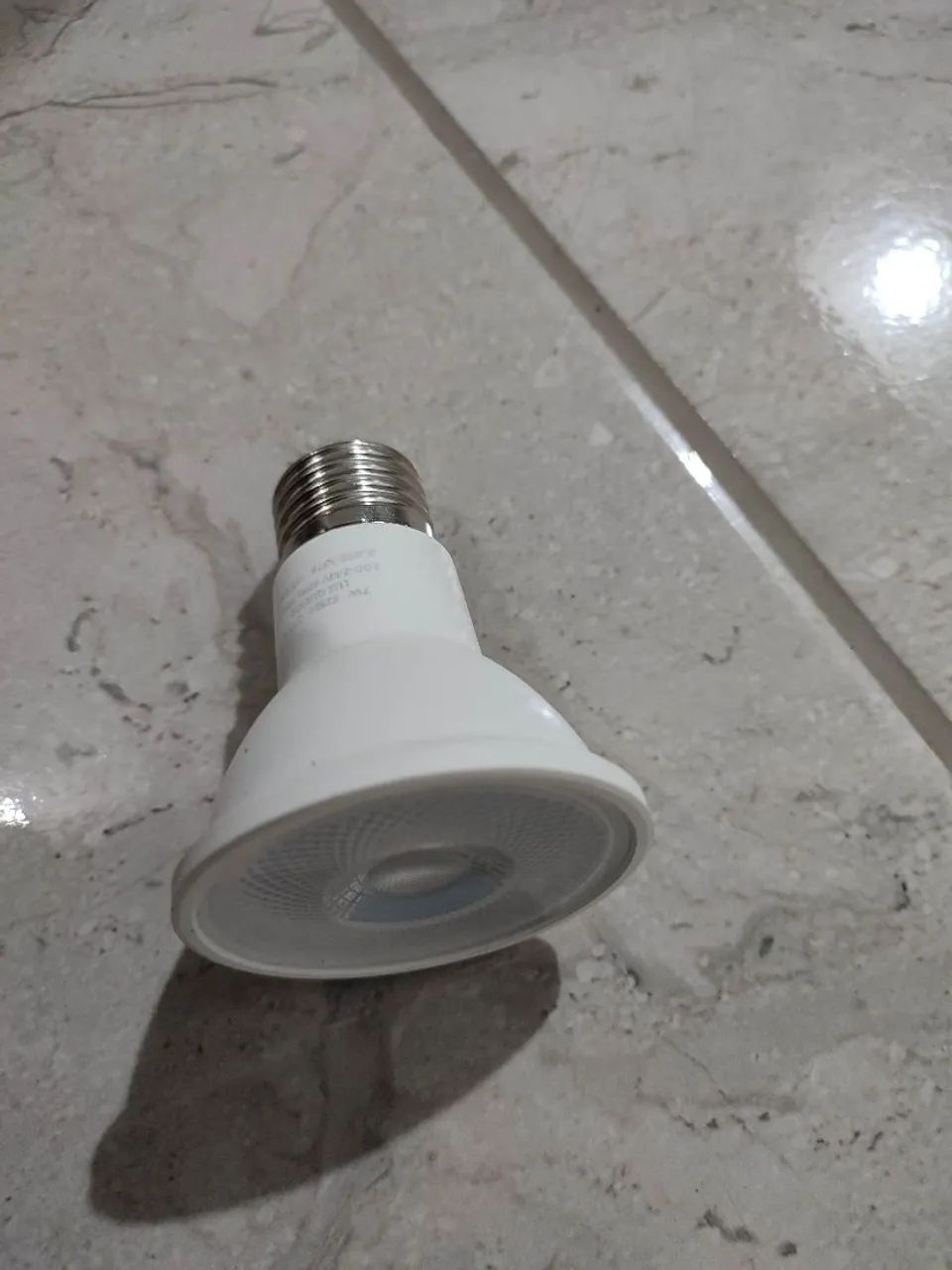 Spot trilho eletrificado com 5 lâmpadas de 7 watts - Foto 6