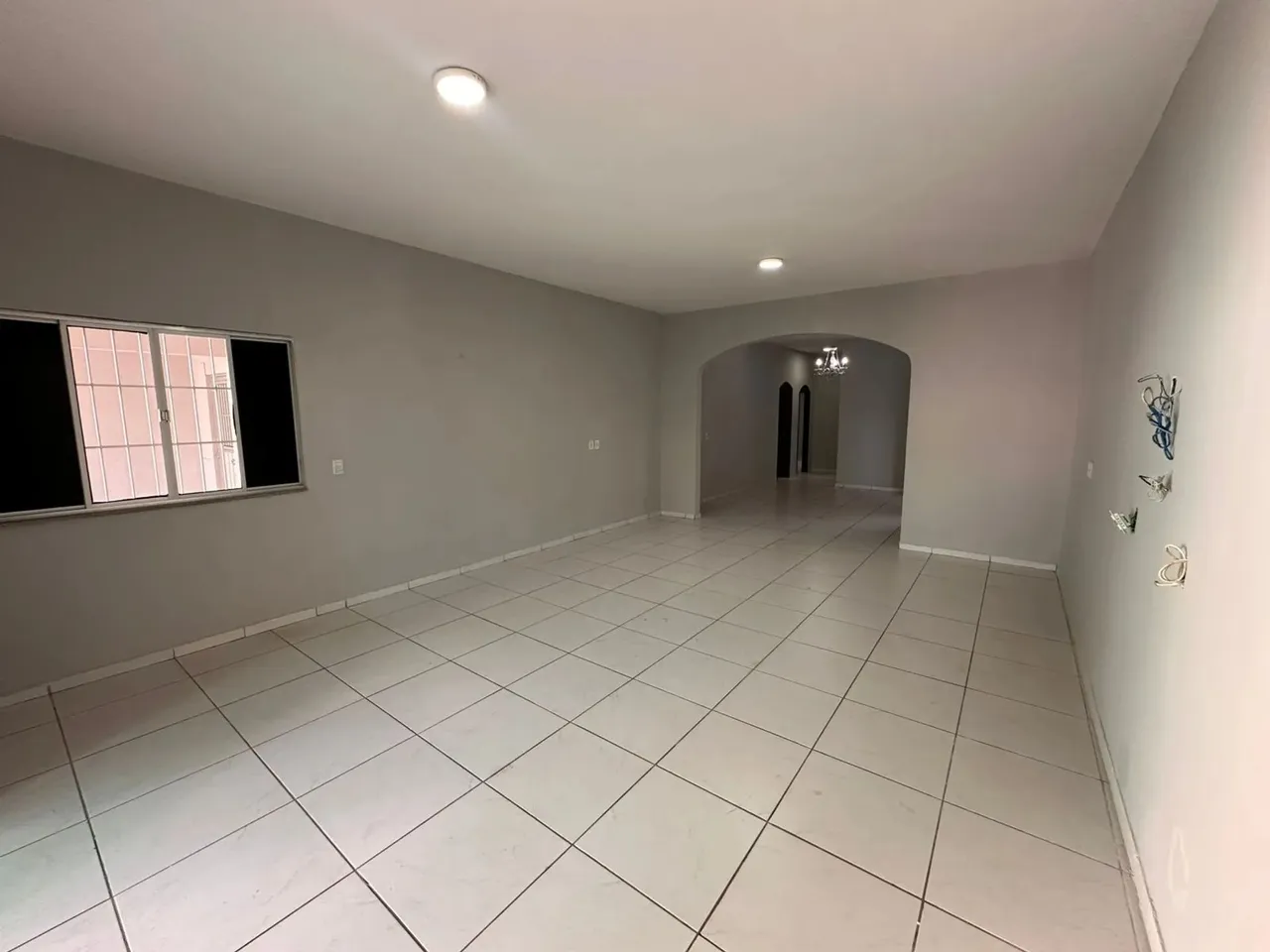Katarine- Imóvel para aluguel possui 390 metros quadrados com 3 quartos em Santa Isabel